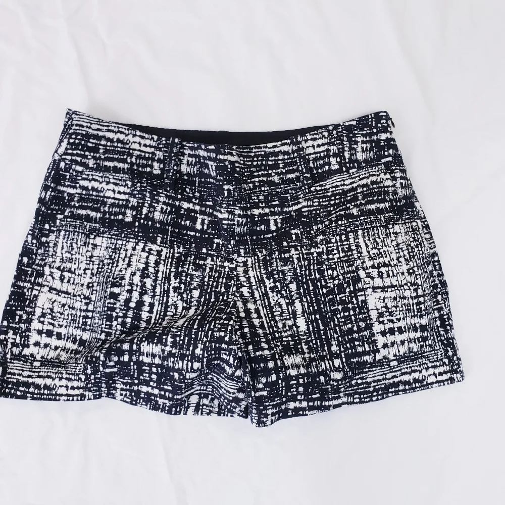 Ann Taylor Black White Patterned City Shorts Geometric Zip Size 10